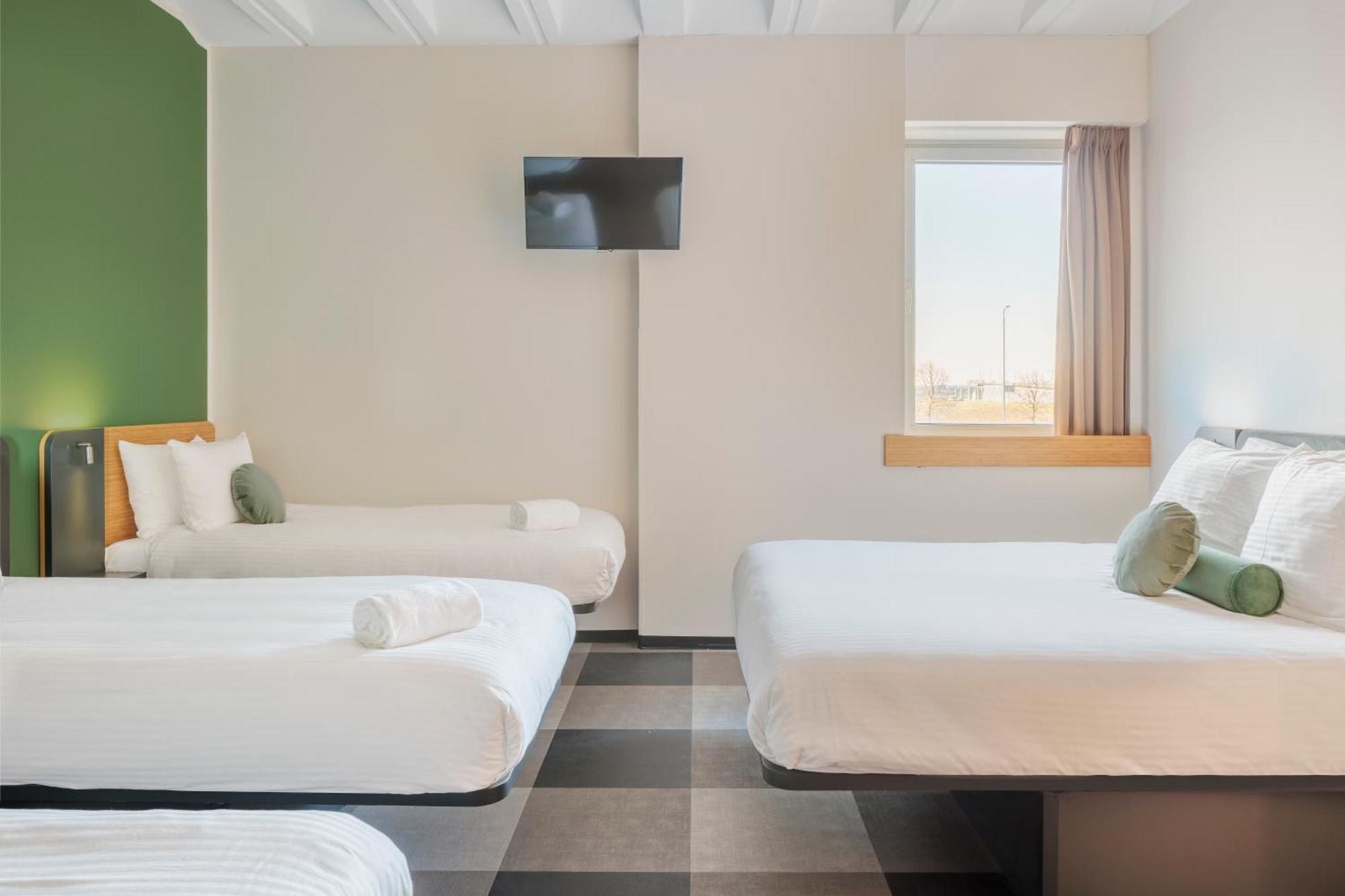 Maxhotel Amsterdam Airport Schiphol - Recently Renovated Хоофдорп Екстериор снимка